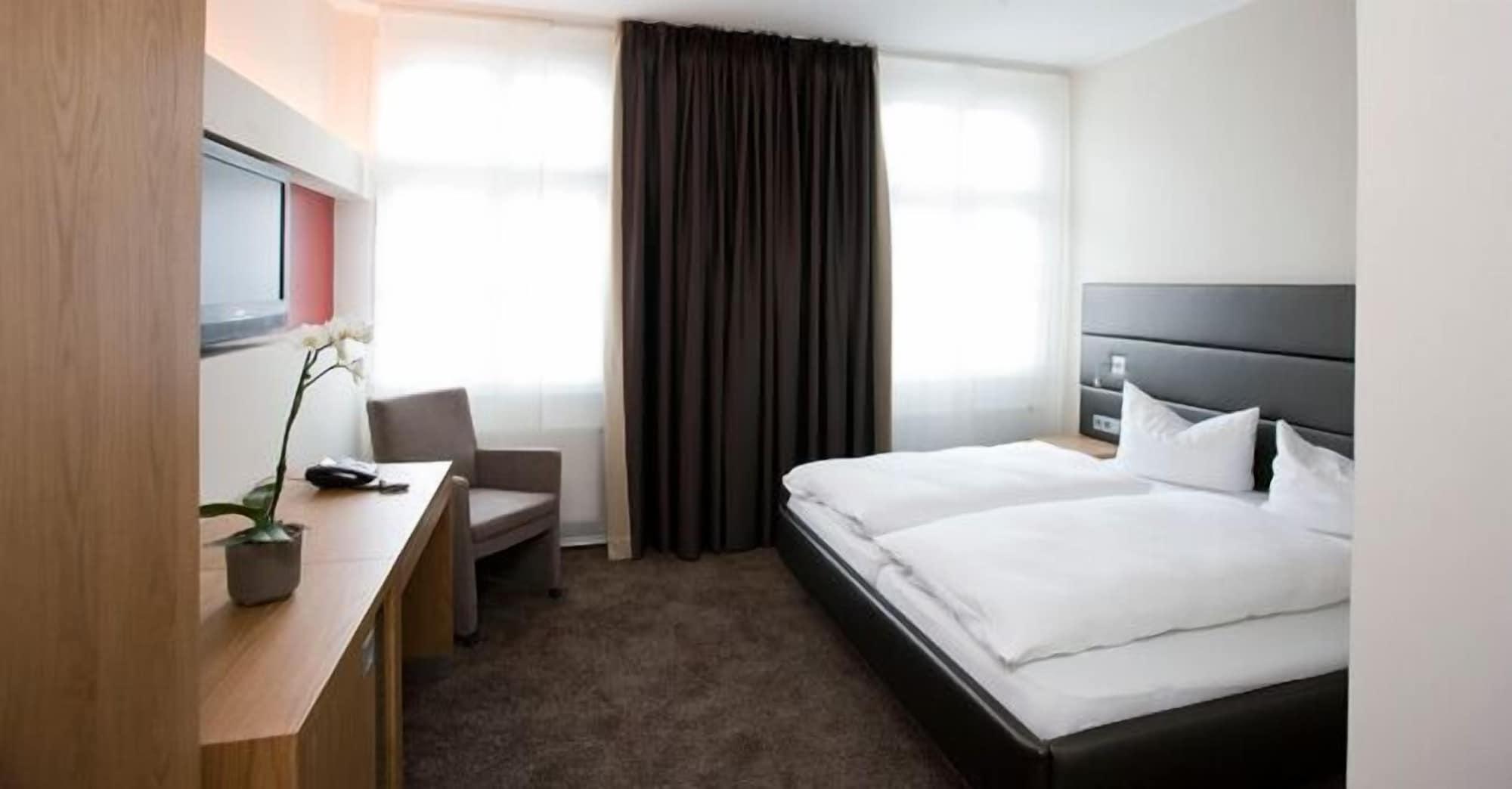 Hotel Graefrather Hof Solingen Bagian luar foto