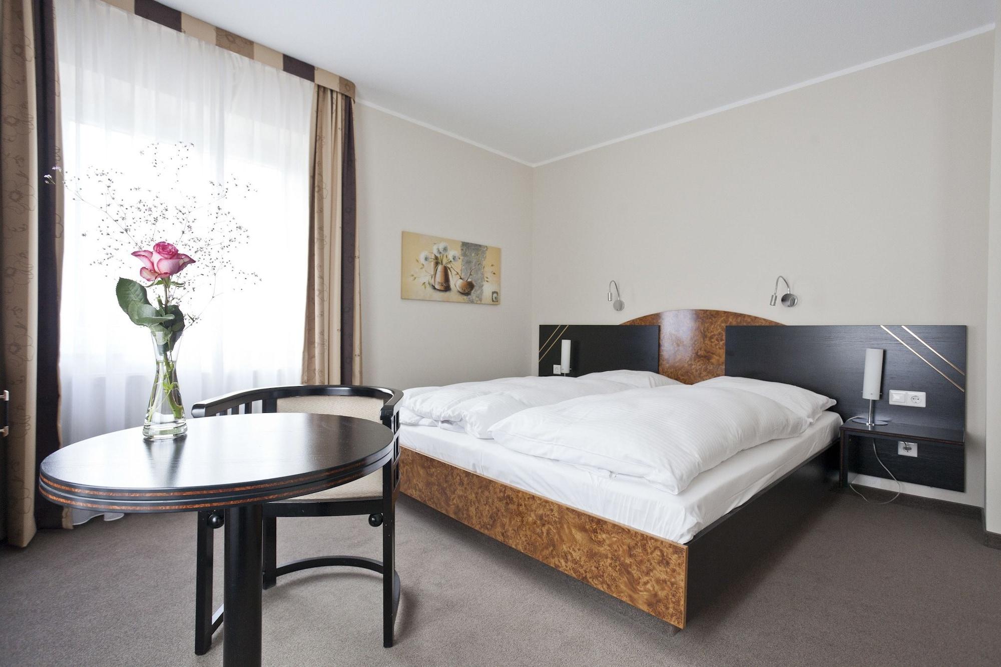 Hotel Graefrather Hof Solingen Bagian luar foto