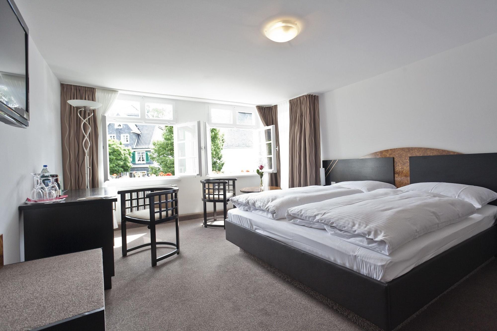 Hotel Graefrather Hof Solingen Bagian luar foto