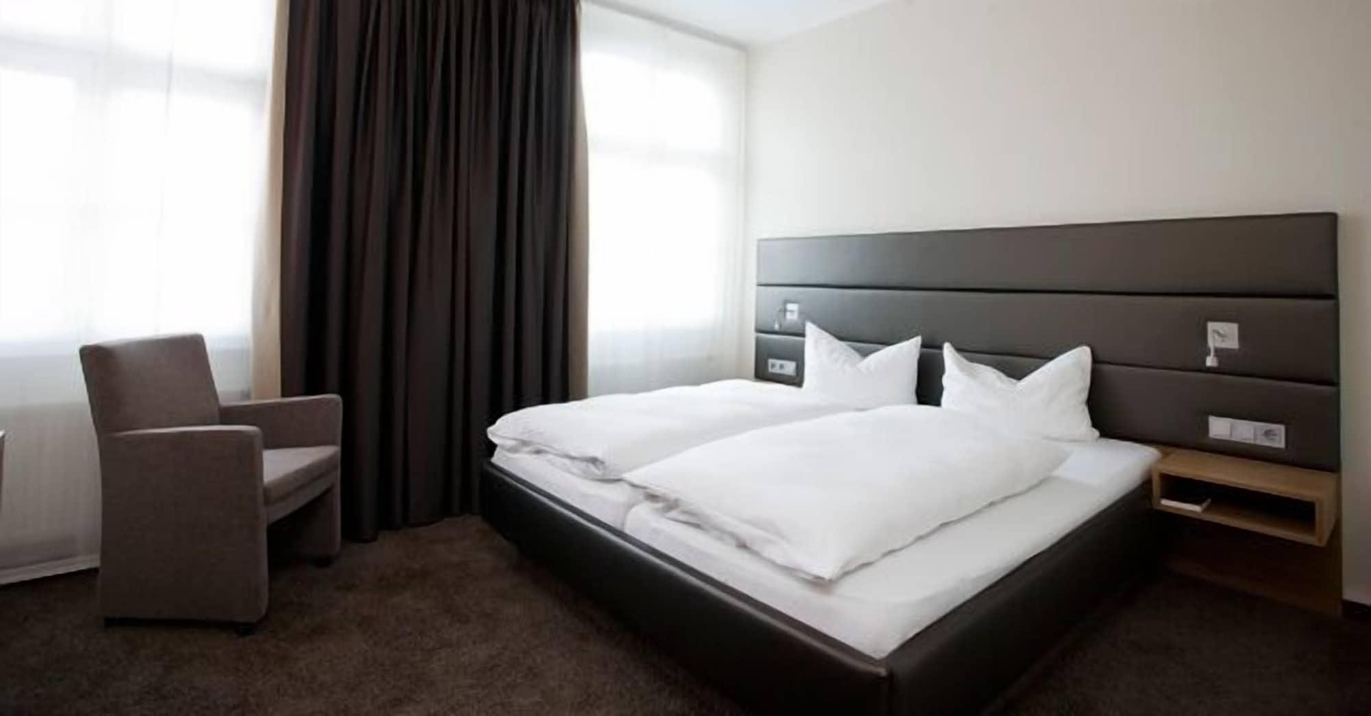 Hotel Graefrather Hof Solingen Bagian luar foto