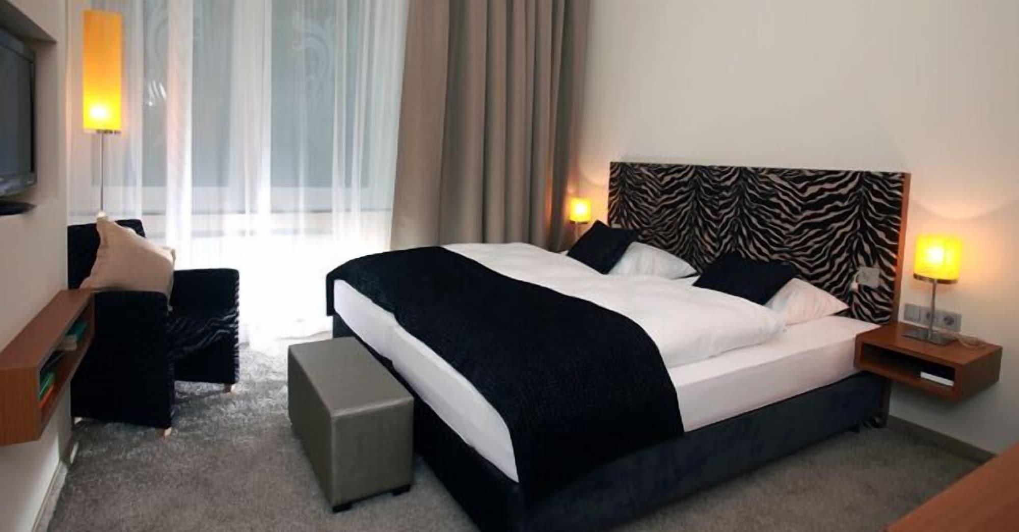 Hotel Graefrather Hof Solingen Bagian luar foto