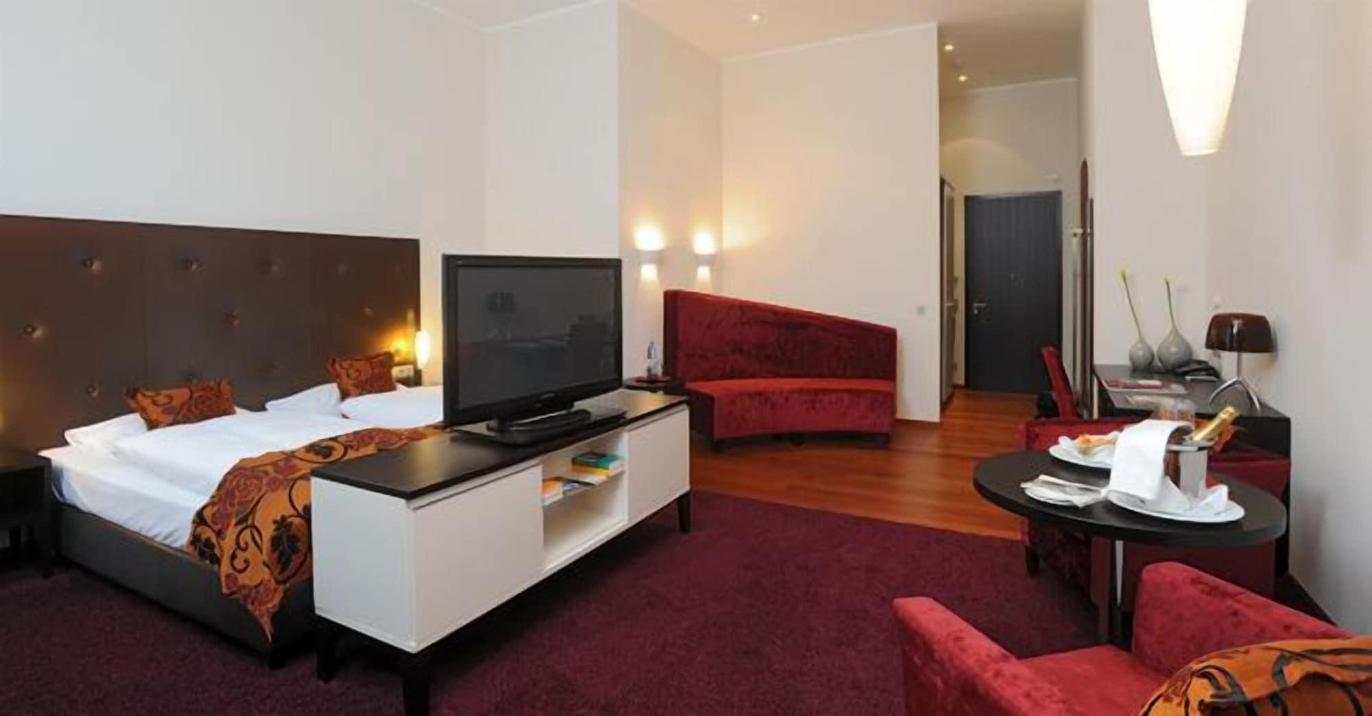 Hotel Graefrather Hof Solingen Bagian luar foto