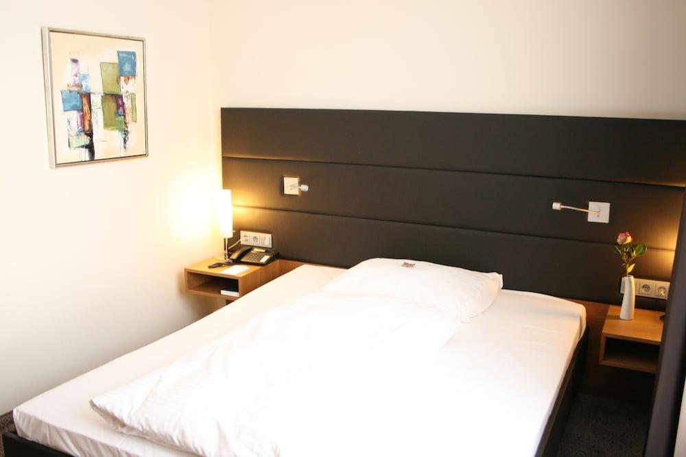 Hotel Graefrather Hof Solingen Bagian luar foto
