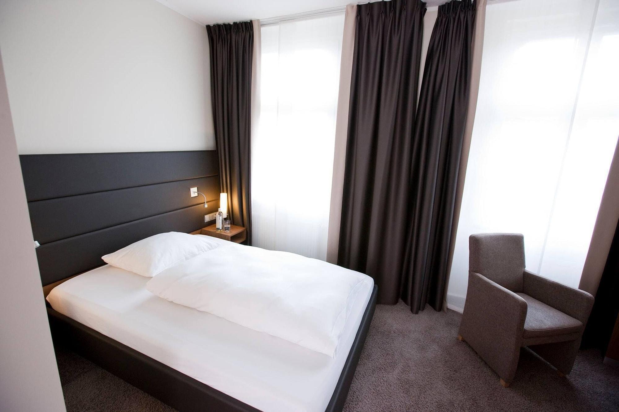 Hotel Graefrather Hof Solingen Bagian luar foto